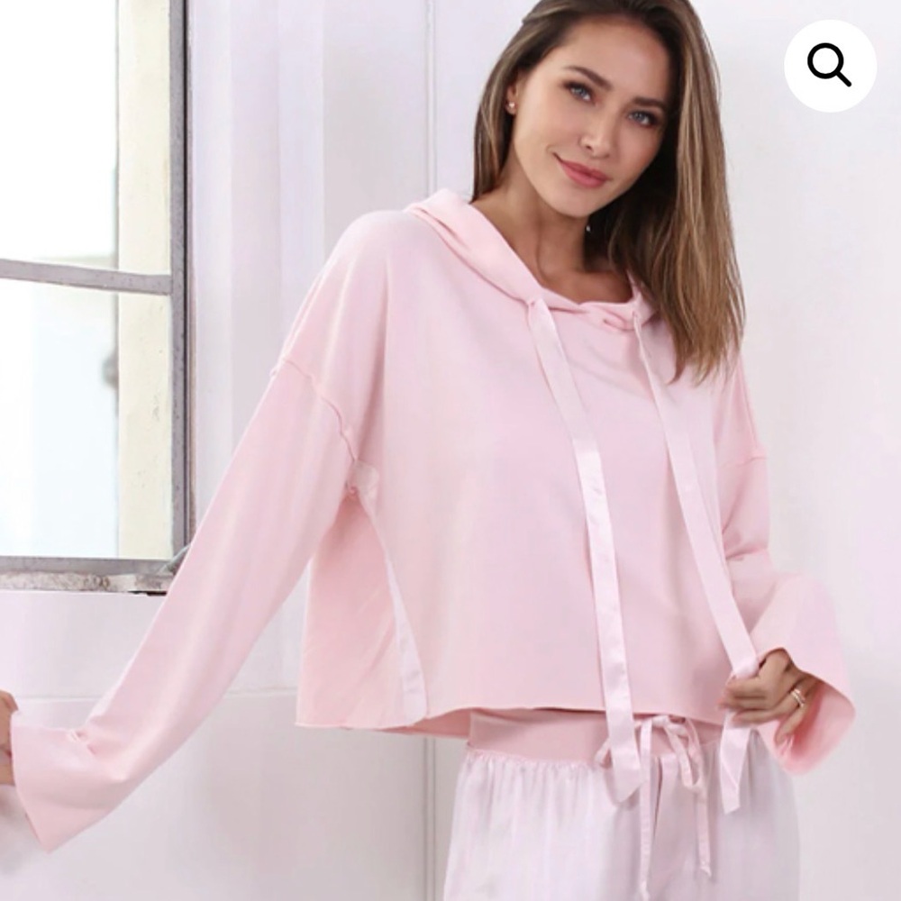 PJ Harlow Blush Pink Women's Cropped Hoodie, size small.